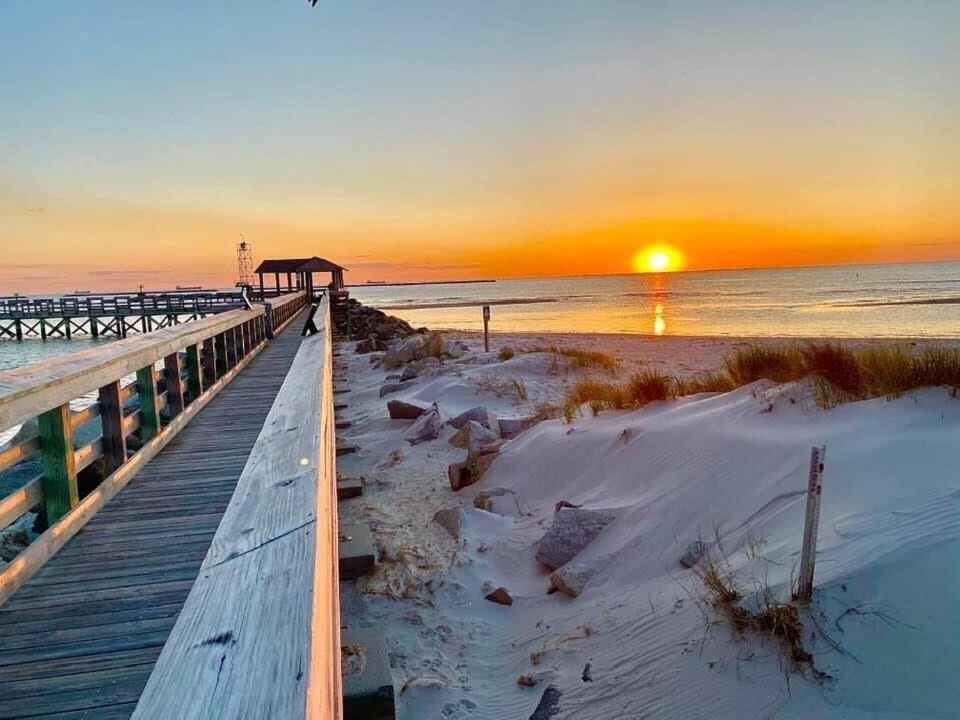 Key Lime Cottage Steps From Cape Charles Beach Экстерьер фото